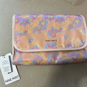 NWT Nine West hanging travel make up bag